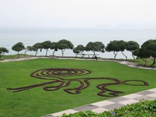 Maria Reiche Park in
Miraflores in Lima, the drawing of the monkey
with only 9 fingers Maria Reiche Park in
Miraflores in Lima, the drawing of the monkey
with only 9 fingers