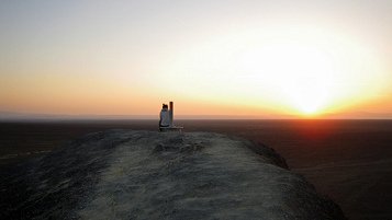Viewing hill at km 422
of Southern Panamericana with sunset over the
Nasca plain Viewing hill at km
422 of Southern Panamericana with sunset over
the Nasca plain