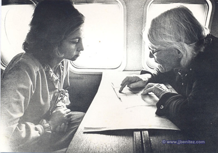 Maria Reiche in November 1978 with queen
Sofia from Spain Maria Reiche in
November 1978 with queen Sofia from Spain