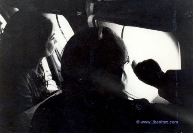 Maria Reiche im November 1978 mit der
Königin Sofia von Spanien im fliegenden
Kleinflugzeug, Figuren zeigend Maria Reiche im
November 1978 mit der Königin Sofia von Spanien
im fliegenden Kleinflugzeug, Figuren zeigend