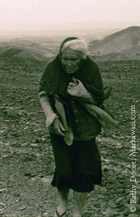 Maria Reiche in the desert plain
in winter clothes, in the 1980s about Maria Reiche in the
desert plain in winter clothes, in the 1980s
about