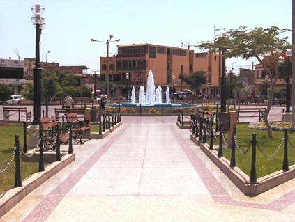 Reconstructed Nasca, Main Square (Plaza Mayor,
Plaza de Armas), in 2008 about Reconstructed Nasca, Main Square
(Plaza Mayor, Plaza de Armas), in 2008 about