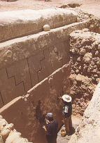 Nasca-Cahuachi, el "Templo
                                    del escalonado" con muro con
                                    dise�o con escalera