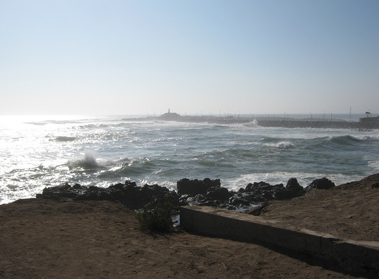 Arica, avenida San Mart�n a
                                      la playa Laucho, la costa est�
                                      protegida tambi�n con piedras
                                      grandes
