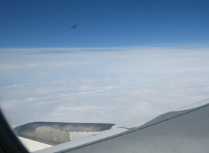 Wolkendecke (mit UFO?)