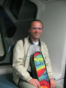 Michael Palomino in der S-Bahn am Flughafen
                        von Madrid