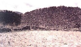 Sitio de excavaci�n de Wari / Huari,
                            muro