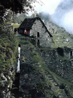 Suministro de agua
                          en los tiempos incas: canal para Machu Picchu