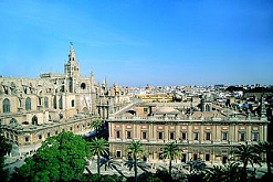 Sevilla, la casa de
                                    contrataci�n, instituci�n
                                    colonialista y racista de un
                                    monopolio que sirvi� a las guerras
                                    de los espa�oles para un imperio
                                    adonde el sol jam�s se pondr� - para
                                    los y las racistas...