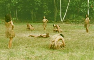 Nativos aguarunas
                          del Per� (abor�genes), bailando el baile
                          rioja. Experiencia con esclavitud no tienen