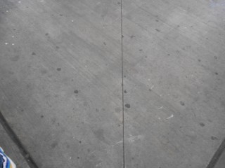 Feo �valo Gutierrez en feo
                            Miraflores: El Ministerio de Migraciones en
                            el s�tano trabaja en un piso de concreto con
                            chicles 03