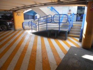 Feo �valo Gutierrez en feo
                            Miraflores: El Ministerio de Migraciones en
                            el s�tano de un parking instala UNA vez una
                            rampa