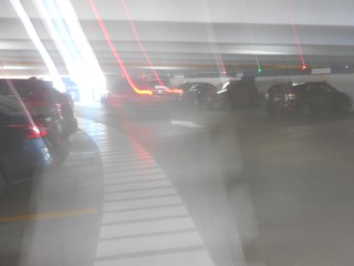 Feo �valo Gutierrez en feo Miraflores:
                            El Ministerio de Migraciones en el s�tano de
                            un parking siempre sufre de gases t�xicos de
                            carros cuando pasan carros