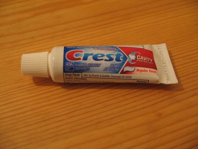 Aeropuerto Atlanta, mini pasta de dientes de
                  "Crest" para una morada singular
