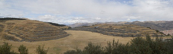Cusco
                                      Sacsayhuam�n, la vista al sector
                                      religioso, a los muros y a la
                                      plaza de festividades