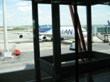 Flug Madrid-Lima, die Maschine von
                                LAN am Abflugterminal