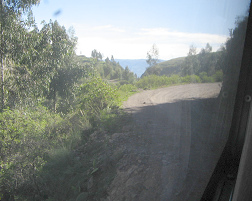 Feldweg, Kurve ohne Sicht