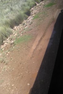 Noch ein Pf�tzenschlagloch im Feldweg
