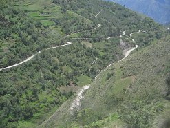 Serpentine zwischen dem Huamina-Pass und
                        Ocros