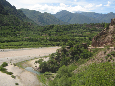 Vista al R�o Pampas (02) con panorama y
                        vista al transcurso vial