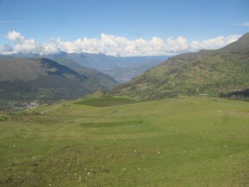Aussicht ins Tal mit Panorama