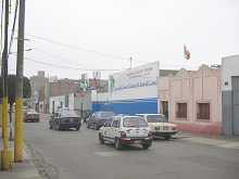 Terminal der Busfirma Caracol an der
Avenida Chavez 1644 im Distrikt Breña, Lima Terminal der Busfirma Caracol an der
Avenida Chavez 1644 im Distrikt Breña, Lima