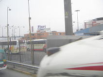 Busterminal Fiori, das
grosse Schild "Fiori" Busterminal Fiori, das grosse Schild
"Fiori"