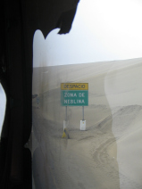 Panamericana, Warnschild
"Nebelzone" ("Zona de
neblina") Panamericana, Warnschild
"Nebelzone" ("Zona de
neblina")