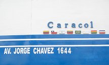 Die
Adresse und die Flaggen über der Eingangstür der
Firma Caracol: Die Adresse und die Flaggen über der
Eingangstür der Firma Caracol: