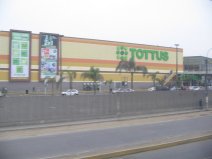 Viajando en la
Panamericana pasando el "Mega Plaza",
centro comercial "Tottus" (02) Viajando en la Panamericana pasando el
"Mega Plaza", centro comercial
"Tottus" (02)