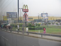 Pasando "Mega Plaza" en la
Panamericana, llegando al centro comercial
"Metro" de Los Olivos (01) Pasando "Mega Plaza" en la
Panamericana, llegando al centro comercial
"Metro" de Los Olivos (01)