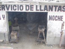 Garaje de llantas en Huacho,
entrada con el título "servicio de llantas,
día y noche" Garaje de llantas en Huacho, entrada con el
título "servicio de llantas, día y
noche"