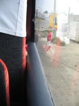 Empleados del garaje de
servicio de llantas en Huacho Empleados del garaje de servicio de llantas
en Huacho