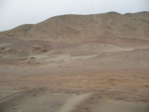 Panamericana in Ancash zwischen Paramonga
                        und Chimbote, W�ste mit W�stenbergen, Panorama
                        (04)