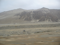 Panamericana, W�stenberge zwischen Chimbote
                        und Trujillo