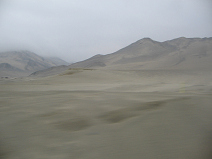 Panamericana, W�stenberge zwischen Chimbote
                        und Trujillo