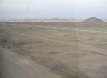 Panamericana in Ancash zwischen Paramonga
                        und Chimbote, W�ste mit W�stenbergen, Panorama
                        (01)