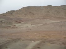 Panamericana in Ancash zwischen Paramonga
                        und Chimbote, W�ste mit W�stenbergen, Panorama
                        (04)
