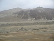 Panamericana, W�stenberge zwischen Chimbote
                        und Trujillo