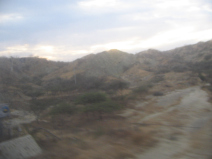 Panamericana in Nord-Peru bei Mancora,
Wüstenberge vor Sonnenaufgang Panamericana in Nord-Peru bei Mancora,
Wüstenberge vor Sonnenaufgang