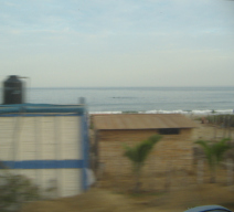 Panamericana
in Nord-Peru zwischen Mancora und Tumbes,
Strandsiedlung Panamericana in Nord-Peru zwischen Mancora
und Tumbes, Strandsiedlung