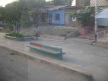 Panamericana in Nord-Peru
zwischen Mancora und Tumbes, Ortsdurchfahrt (02)
(vielleicht Cruz de Pizarro?) Panamericana in Nord-Peru zwischen Mancora
und Tumbes, Ortsdurchfahrt (02) (vielleicht Cruz
de Pizarro?)