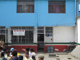 Terminal de bus de CIFA en Tumbes, placa
                          de precios de taxis