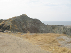 Panamericana Norte entre Tumbes y
                          Zorritos, cerro del desierto y vista al mar
