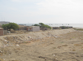 Panamericana Norte entre Tumbes y
                          Zorritos, basura al borde del lugar