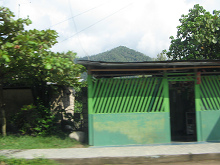 Haus und Urwaldh�gel