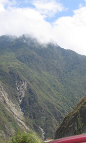 Urwaldberge mit Wasserfall, Blick zur�ck
