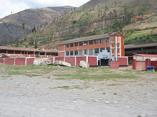 Palca, rotes Schulhaus (01)