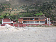 Palca, rotes Schulhaus (02)
