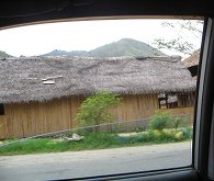 Oxapampa, aldea con cerro de la selva